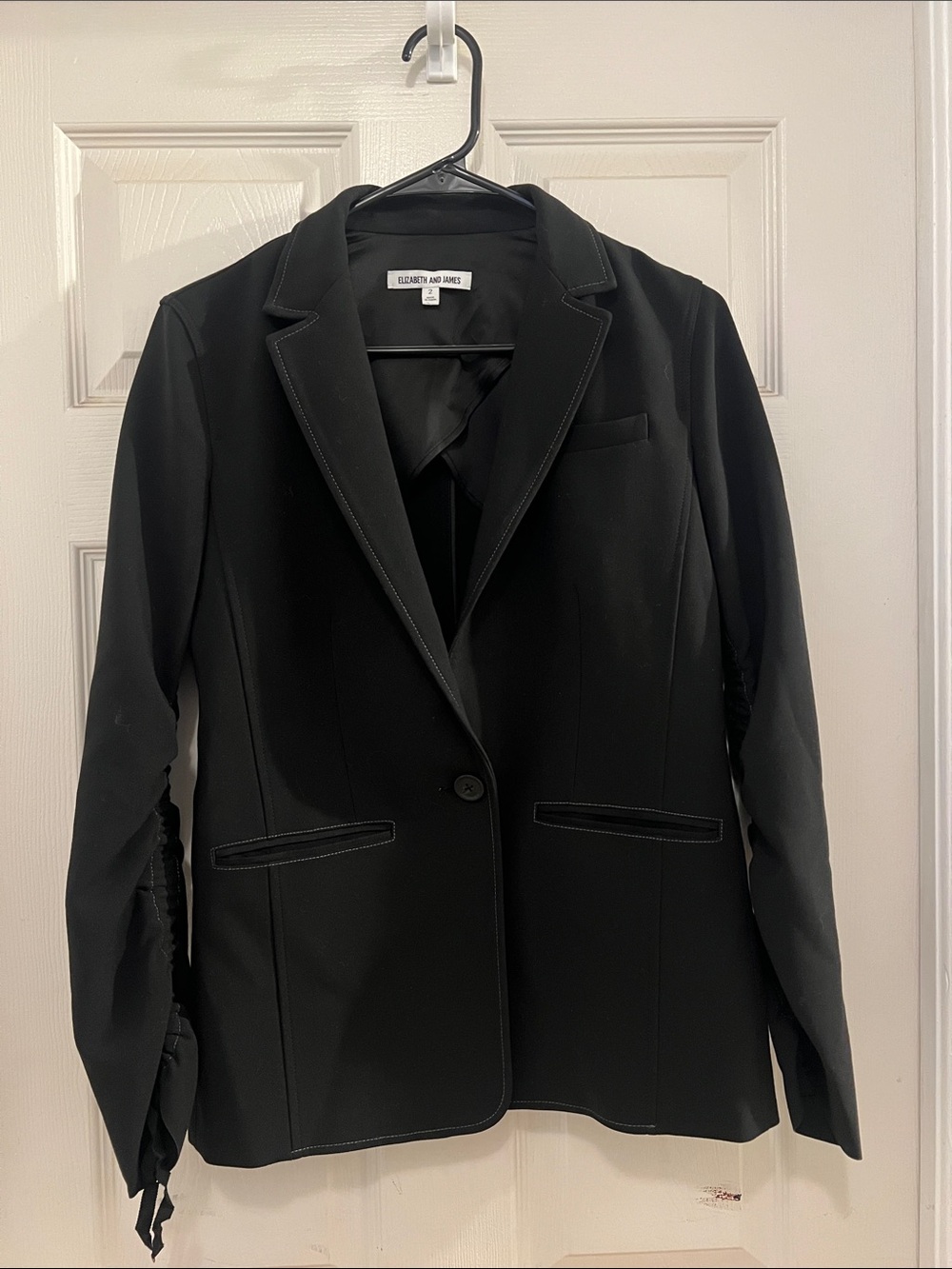 Elizabeth and James Black Single-Button Tailored Blazer, size 2